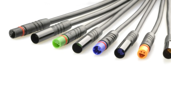 Higo extends successful 6mm design with a 3- and 5-pole smiley connector