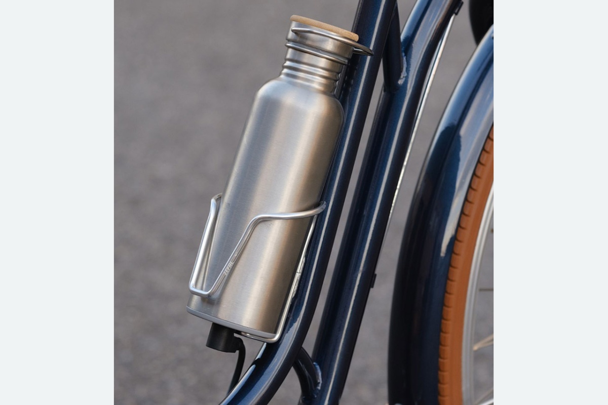 Compact battery connector transforms classic bike into e-bike