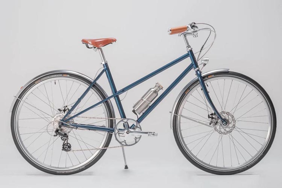 Compact battery connector transforms classic bike into e-bike