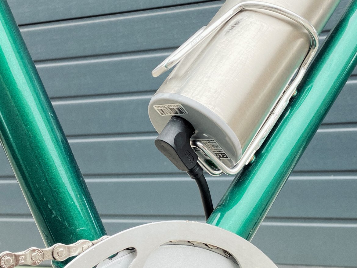 Compact battery connector transforms classic bike into e-bike