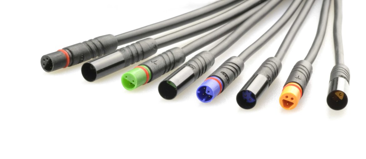 Higo extends successful 6mm design with a 3- and 5-pole smiley connector